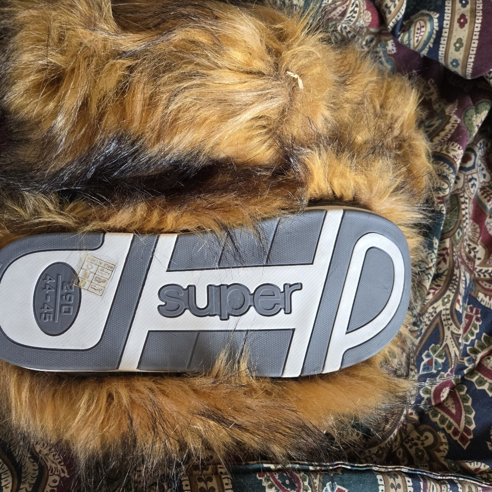Super Furry Slippers in Brown and Black